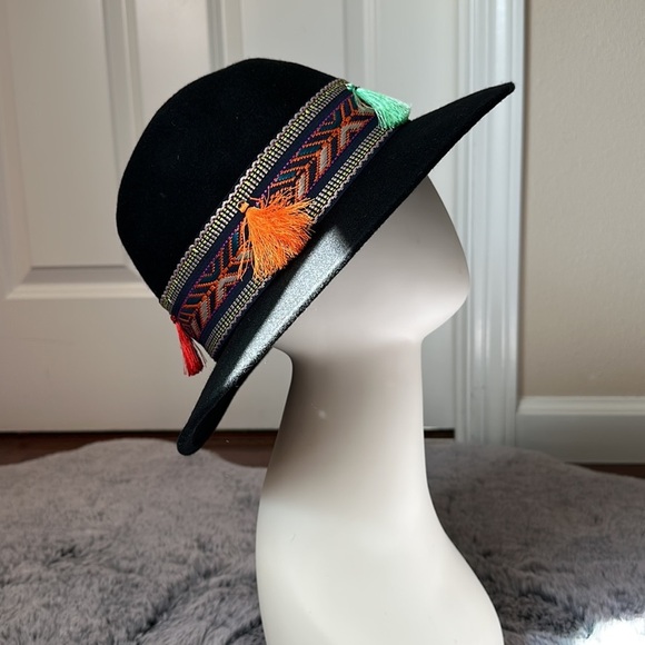 MadeInItaly Intrend by MaxMara Accessories Felt Fedora with Embroidered Ribbon. - Picture 7 of 14